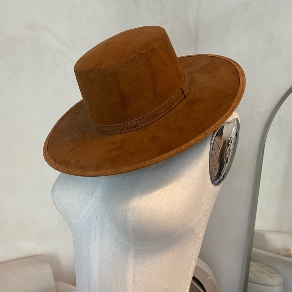 WARM CAMEL BROWN HAT PERFECT FOR FALL